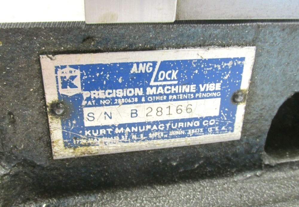 KURT ANGLOCK 6" MILLING MACHINE VISE w/ JAWS - #D60