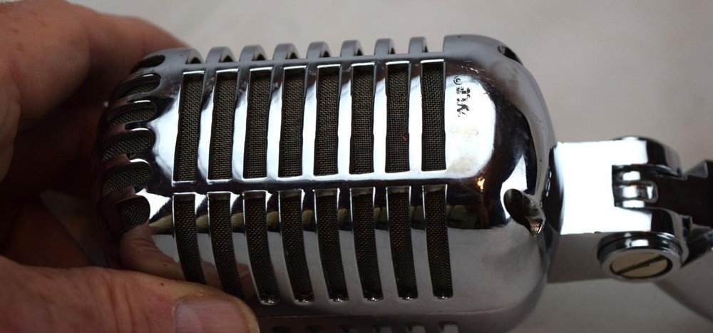 Pyle Microphone PDMICR685L Dynamic Vocal Microphone