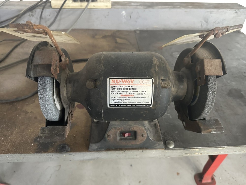 Work Bench with 4 Grinders and Vise