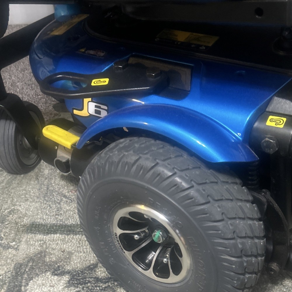 Pride mobility Quantum J6 power wheelchair