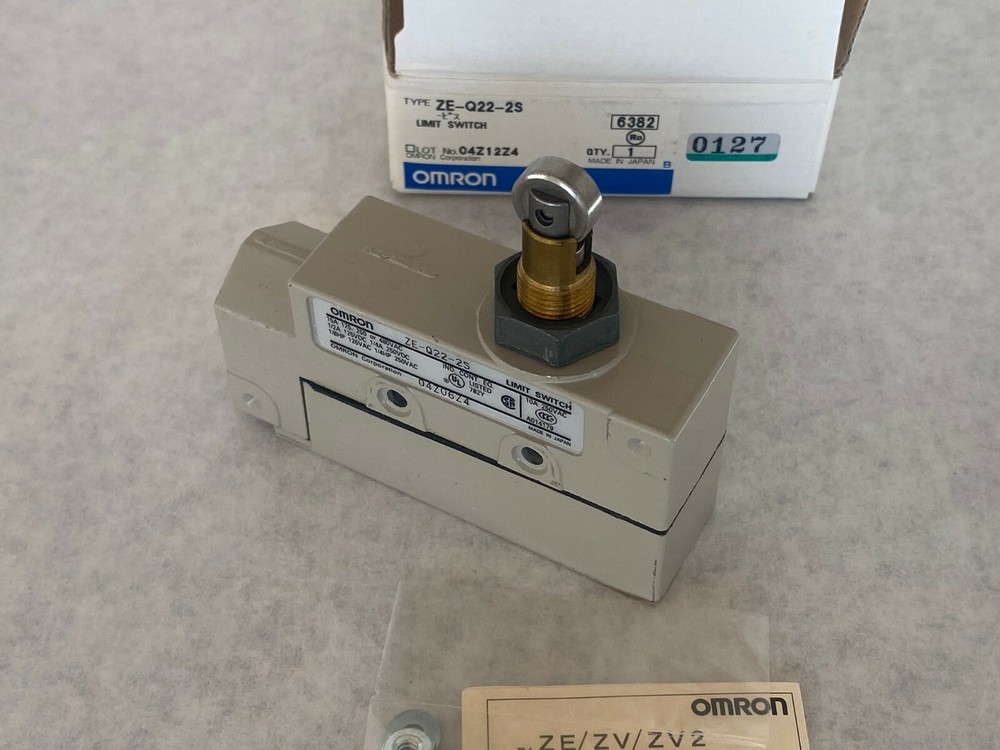 OMRON ZE-Q22-2S Roller Plunger Actuator Type Enclosed Limit Switch