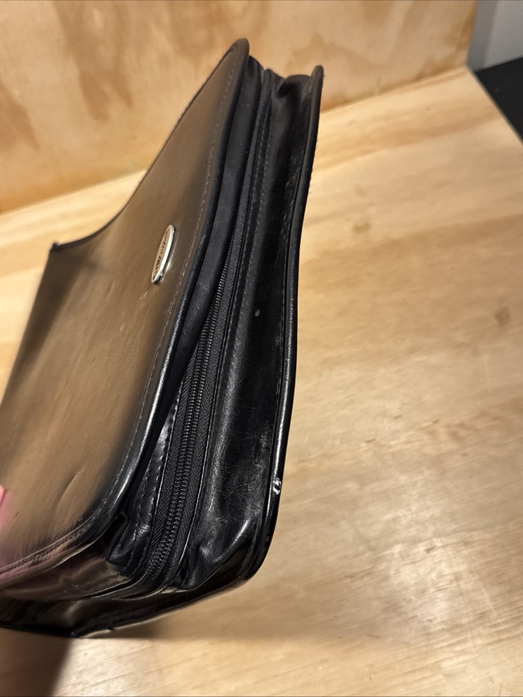 CD Projects CD Carrying Case Holds 266 CD's Black Vtg