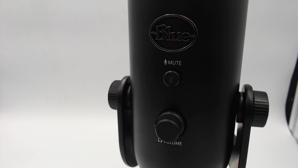 Logitech Creators Blue Yeti USB Microphone for Gaming PC1725813 PC1725813