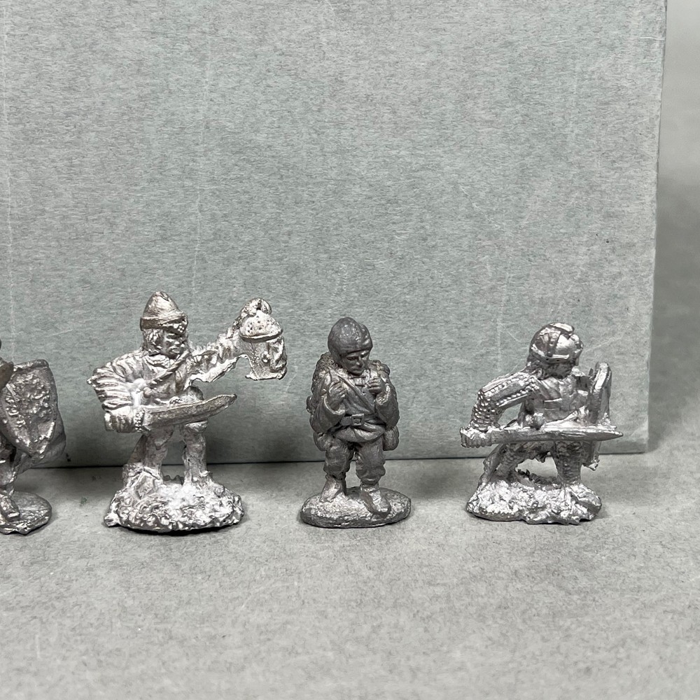 Grenadier 1980 Advanced D & D Figure Set Dungeon Explorers 5001 MISSING TWO +Box