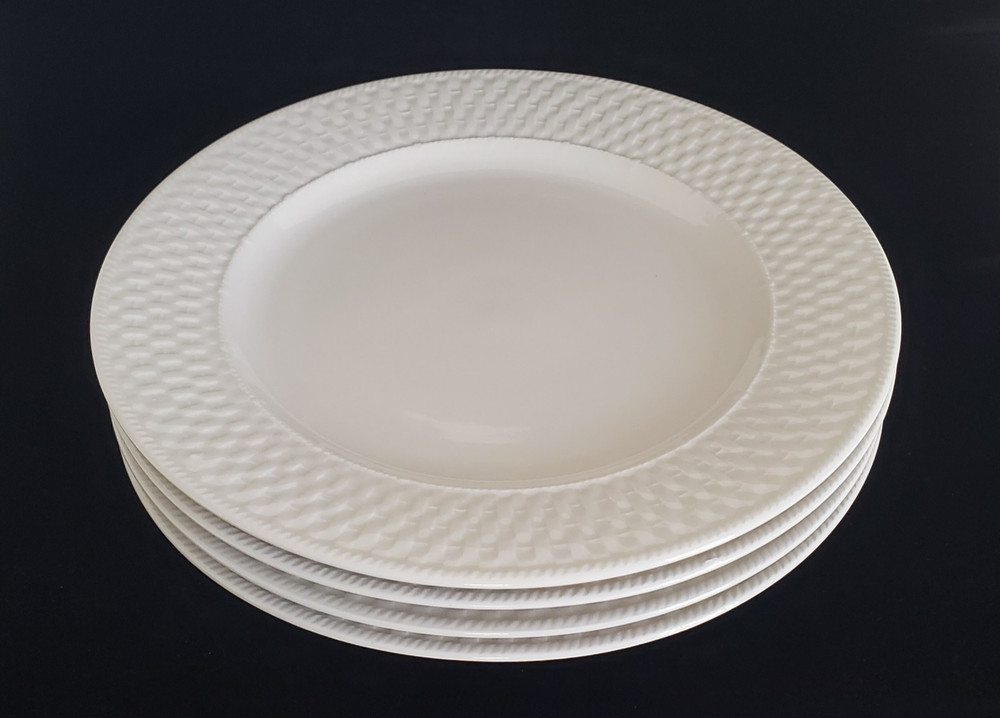 (4) ONEIDA KITCHEN WICKER BASKET WHITE DINNER PLATES 11"
