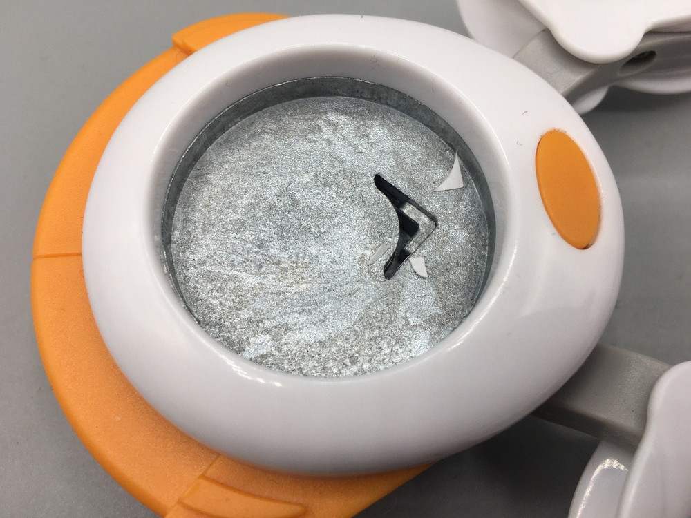 Fiskars Squeeze Punch Round The Corner