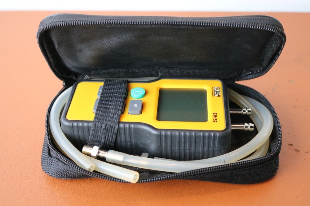 UEI EM152 Differential Digital Manometer