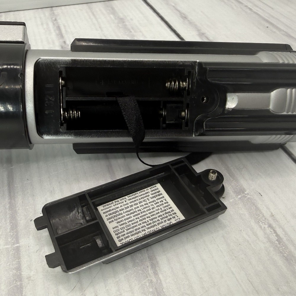 Star Wars Darth Vader Lightsaber 33” Red Light & Sound Hit/Motion Detection 2009