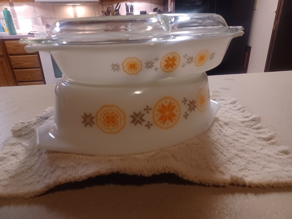 Pyrex Vintage Casserole 3pc Set with 1 lid