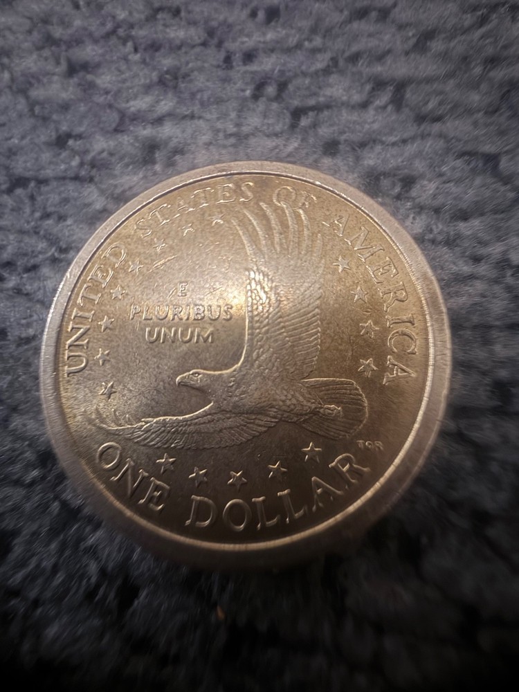Usada moneda de un dolar 2000 d