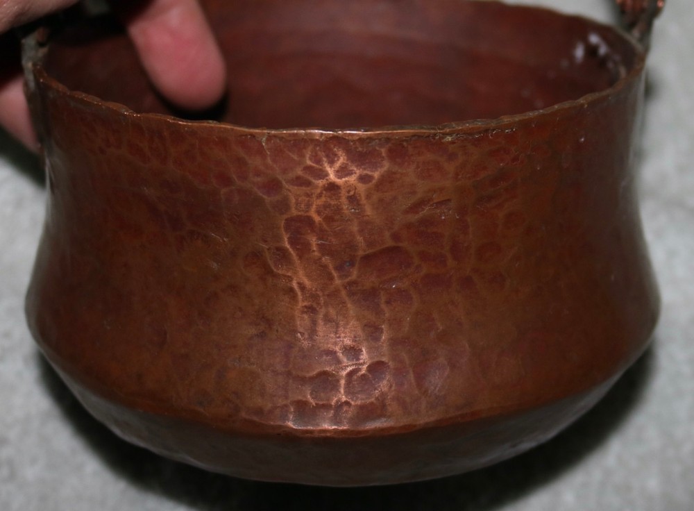 19C HAND FORGED/HAMMERED COPPER CAULDRON POT W/HANDLE 5 1/2"