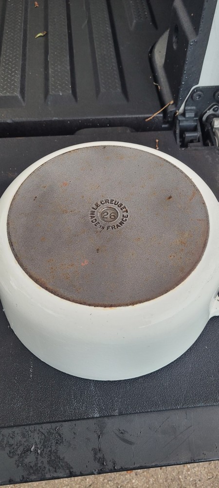 Le Creuset 26cm White Dutch Oven