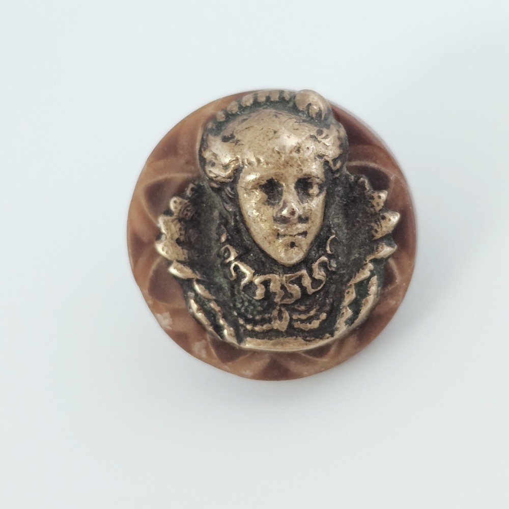 Antique Queen Elizabeth 1st 3D Bust Victorian Button