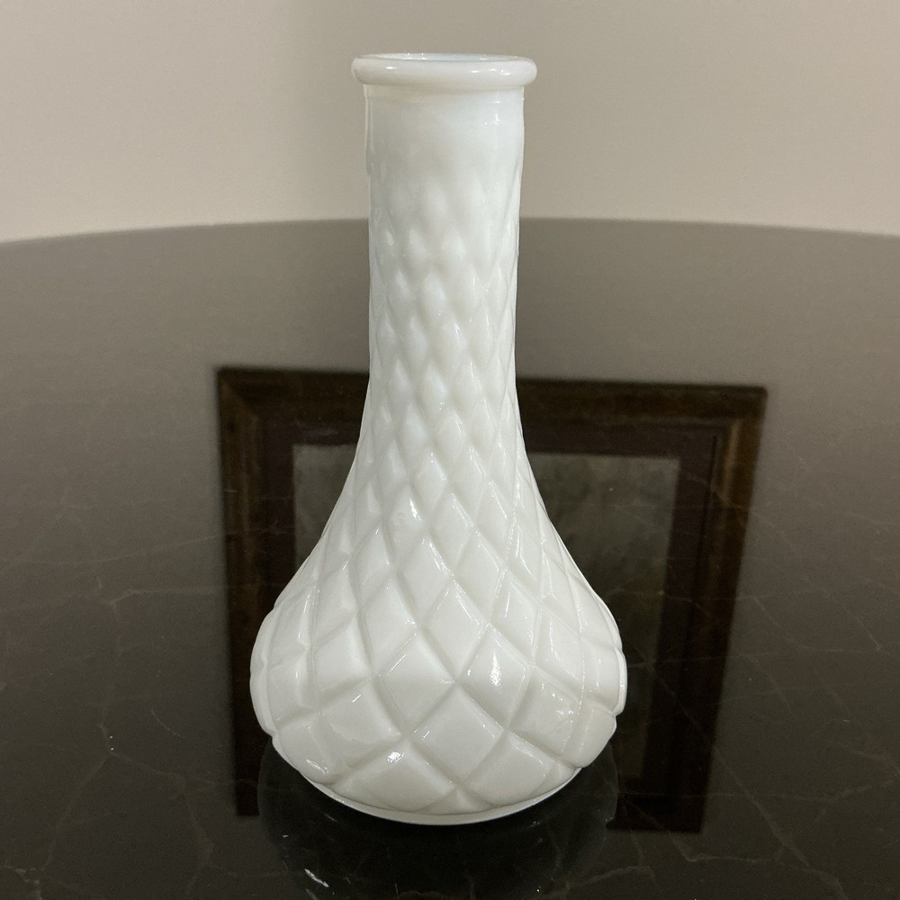 Vintage Diamond Quilted Pattern 6 Inch