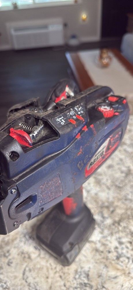 Max RB518 Cordless Rebar Tie Wire Machine