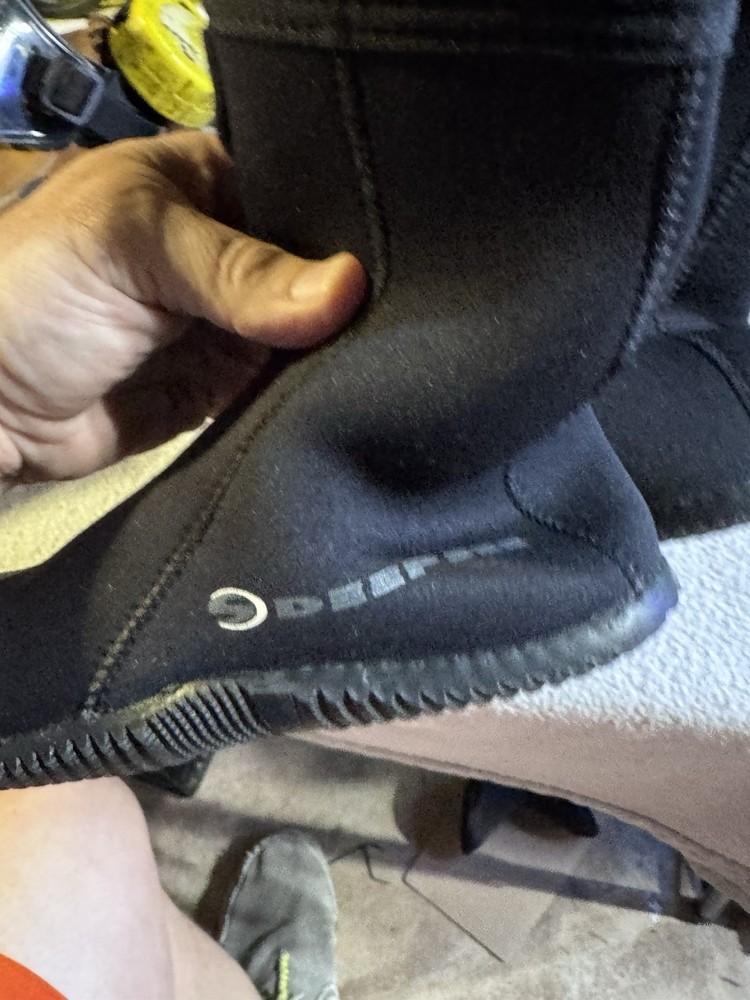 Deep Sea Ladies Size 8 Dive Boots