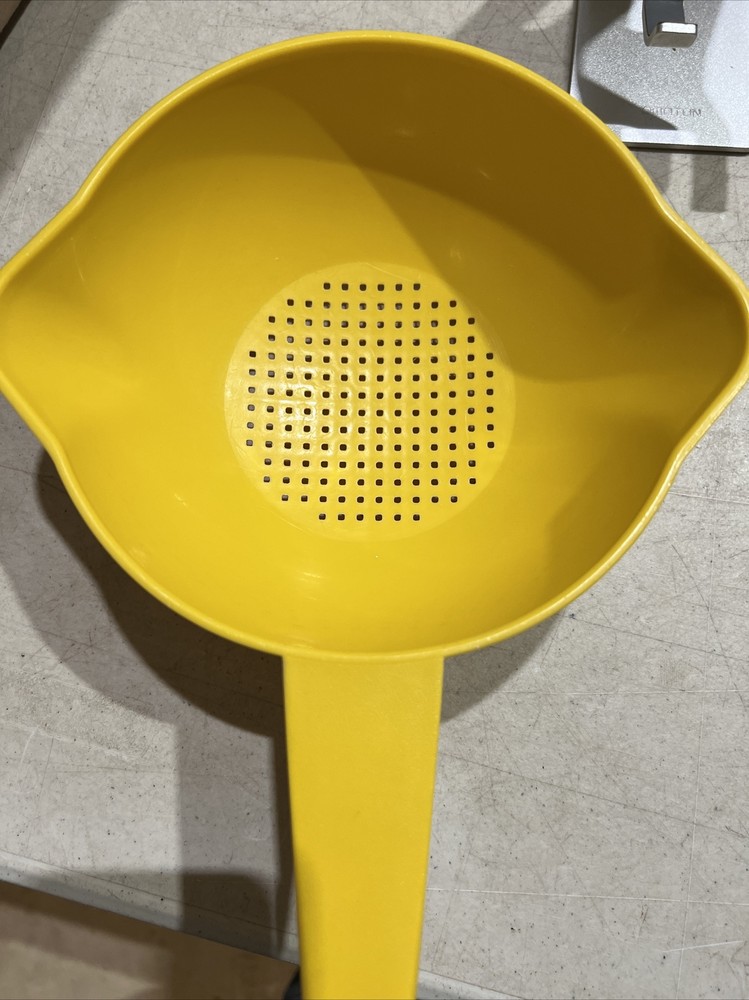 Vintage Tupperware Yellow Colander Strainer With Handle #1200-4 Good Used