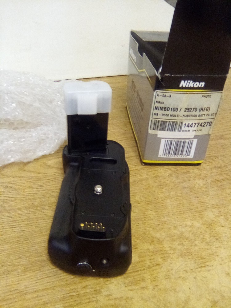 Nikon MB-D100 Multi Function Battery Pack