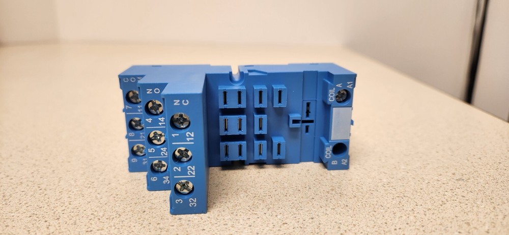 1 DAY SHIPS 9203 / 92.03 FINDER PANEL MOUNT SCREW TERMINAL