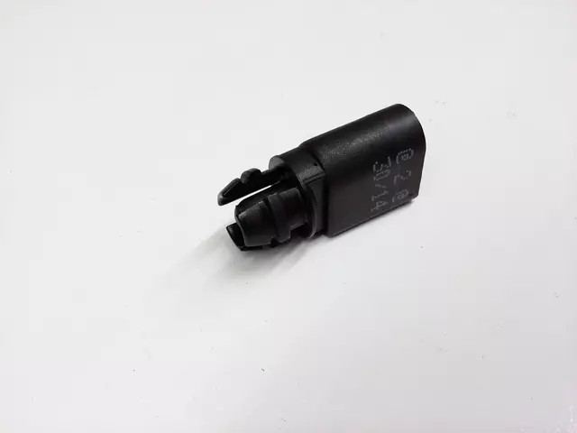 Genuine Volkswagen Ambient Temp Sensor 8z0820535