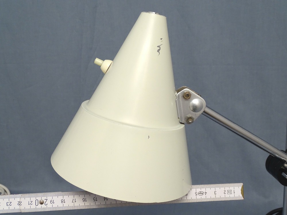 Sis Chinese Hat Table Lamp