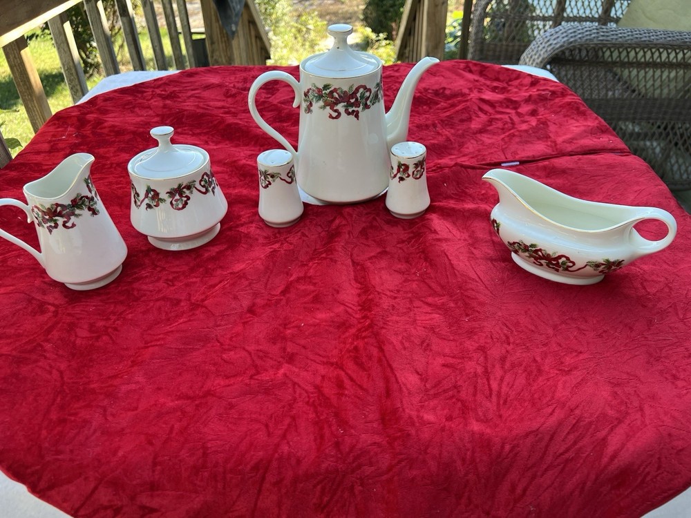 Fine China Christmas Set