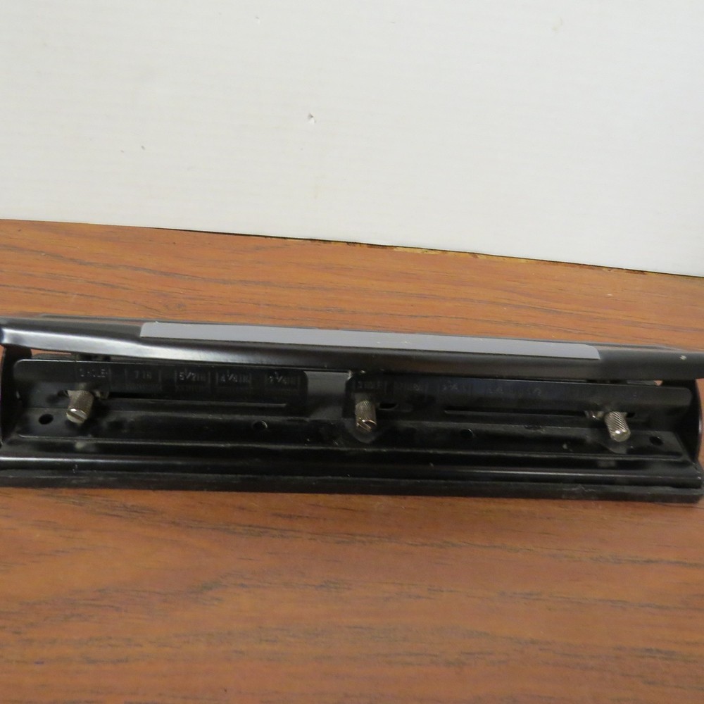 + ADJUSTABLE 3 HOLE PUNCH 11 sheet