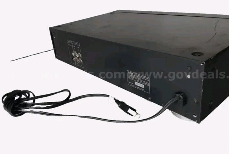 Sony CDP-790 18 Bit Linear 8 Times Oversampling Compact Disc Player