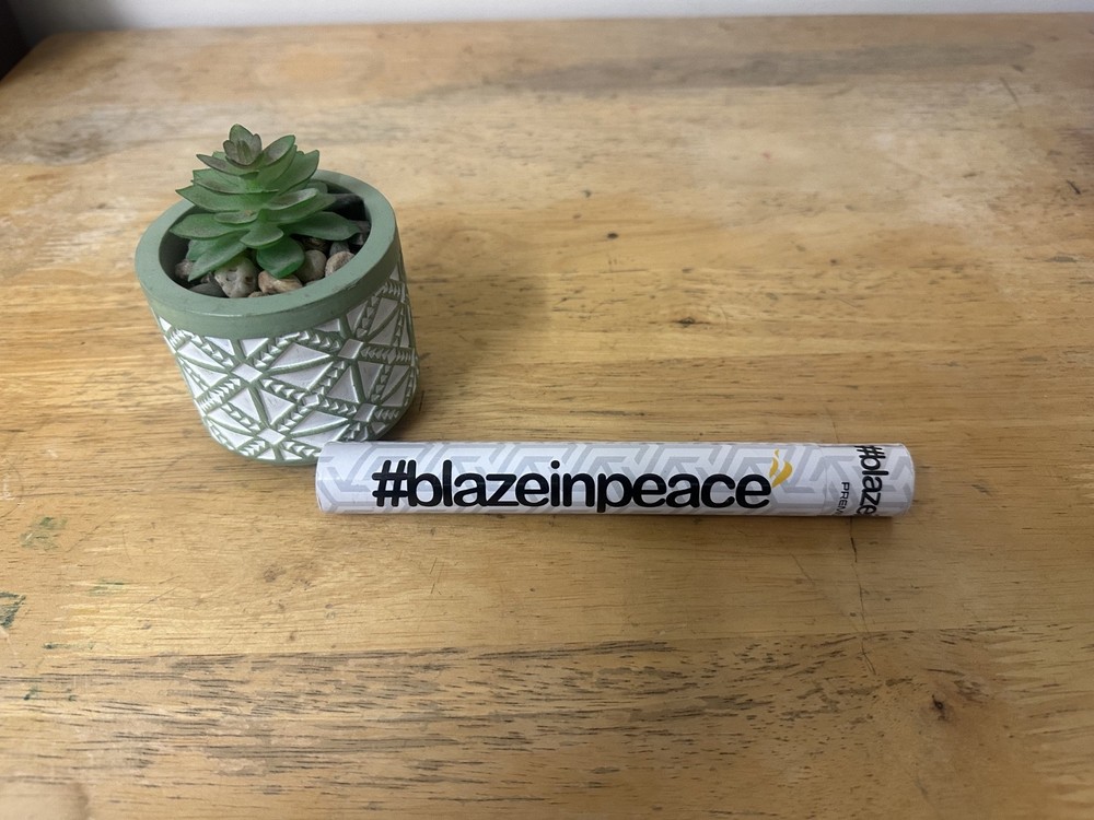 #blazeinpeace Rolling Papers King Size Box - Bleached