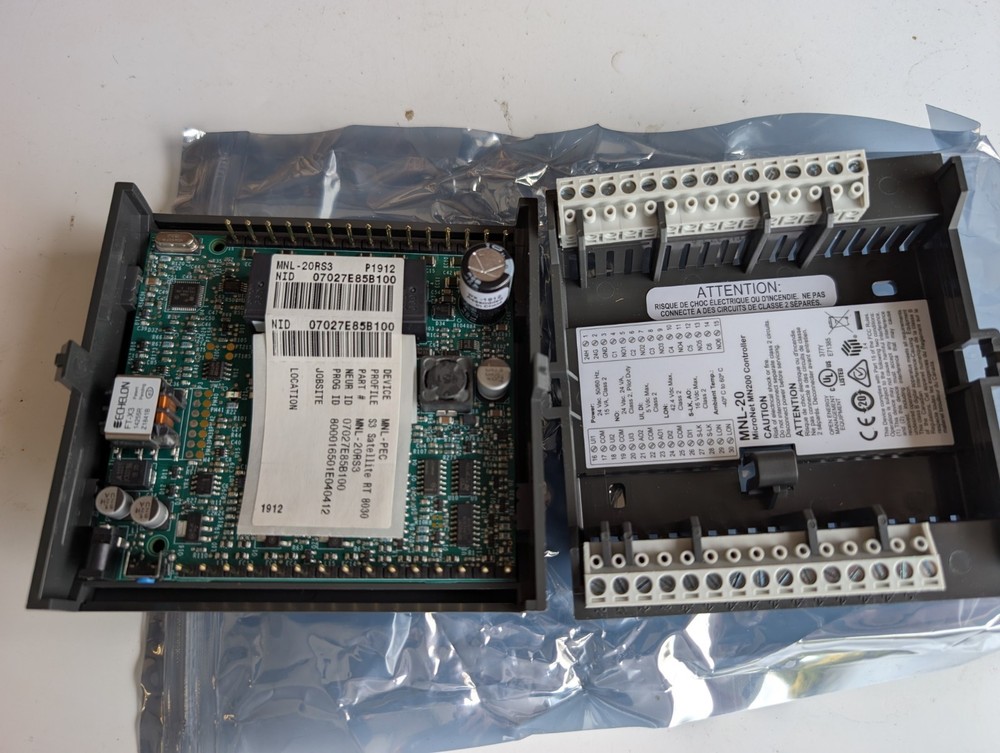 New In Box SCHNEIDER MNL-20RS3 Controller