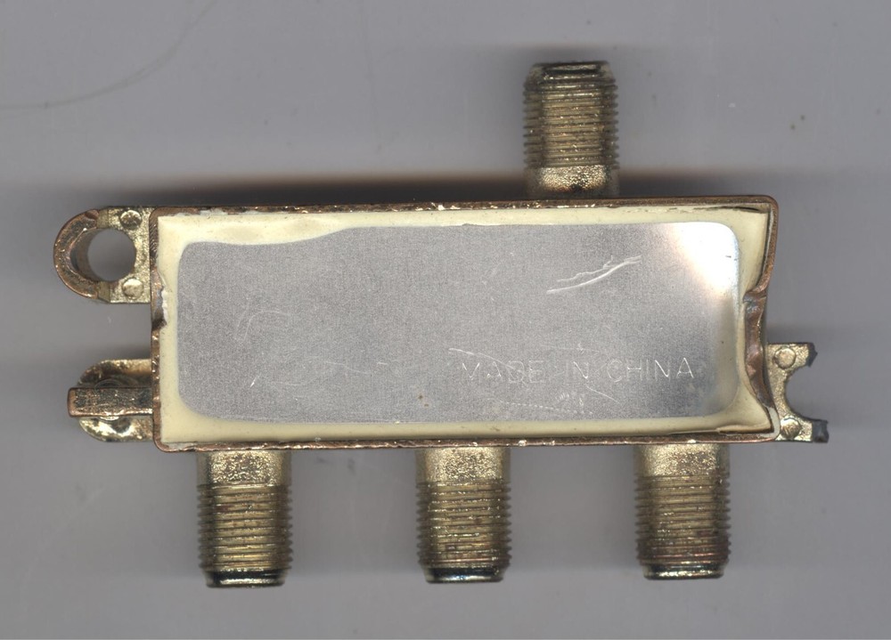 3 way cable splitter 5-900MHz, #32002. - TESTED