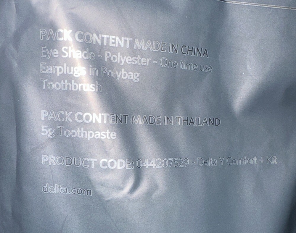 DELTA AIRLINES 2015 COMFORT + REST & REFRESH AMENITY KIT SEALED