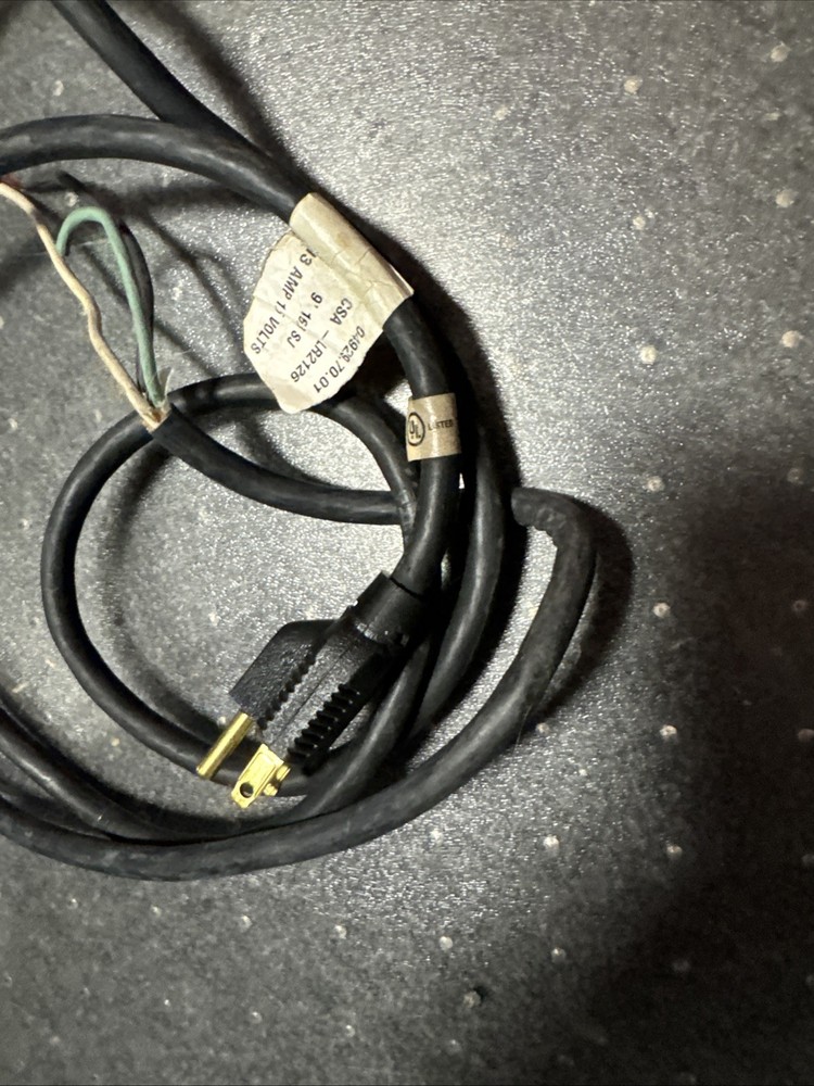 6’ Black Replacement 13 Amp 125 Volt Plug Light Use
