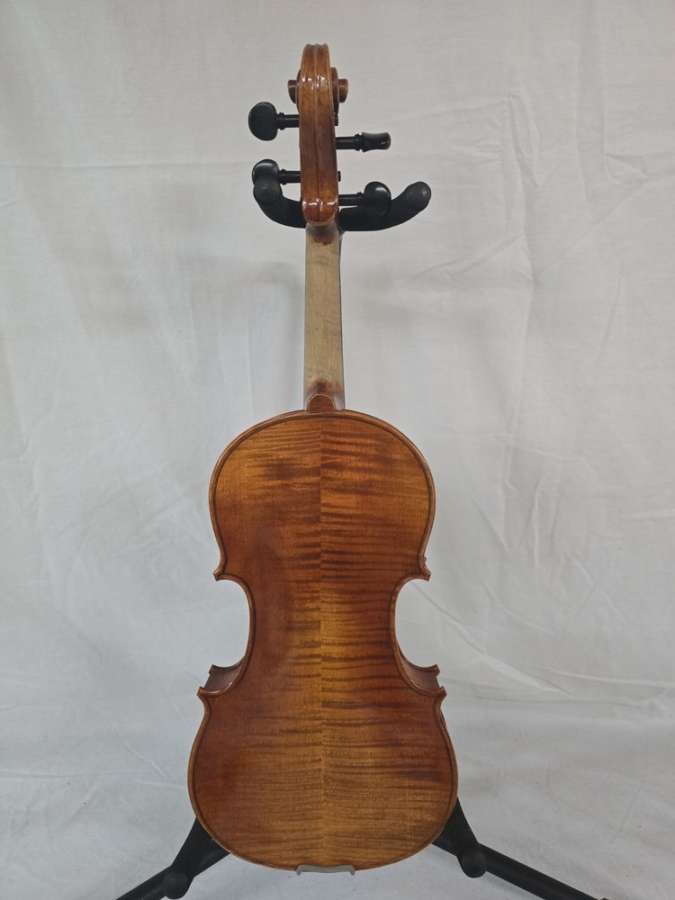 Amati's Fine Instruments Model AFV-017 4/4 Violin with Bow & Case
