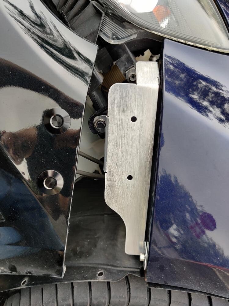 Quick release bumper brackets for Subaru