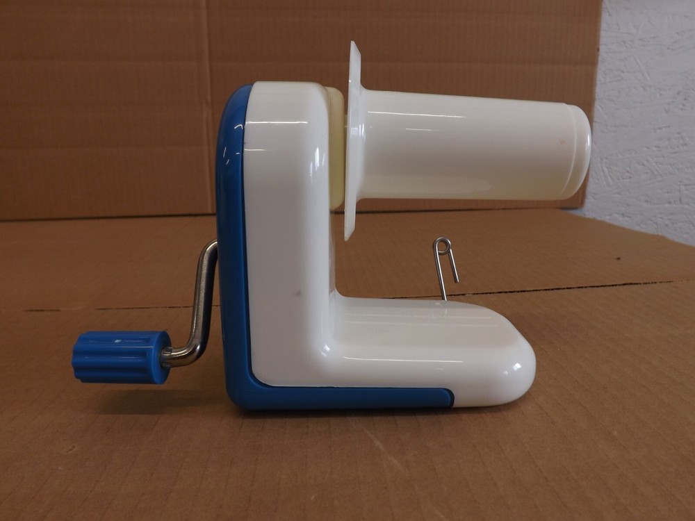 Hand-Operated Yarn Ball Winder