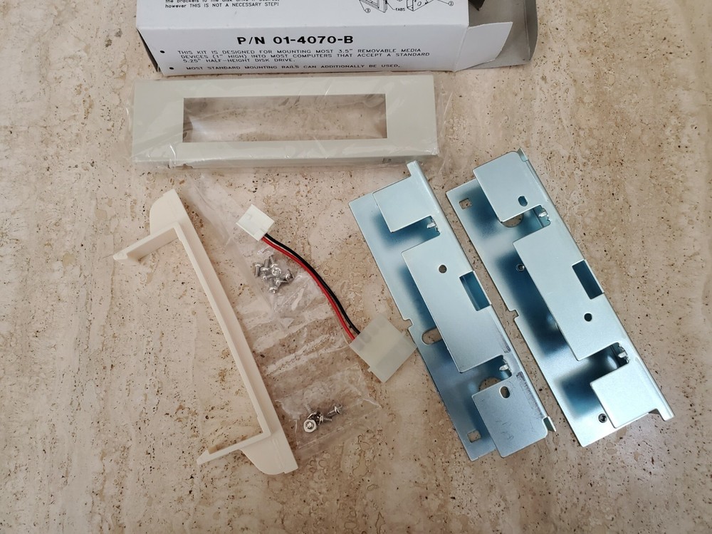 3.5 inch Removable Media Installation Kit 01-4070-B for multi card reader, FDD