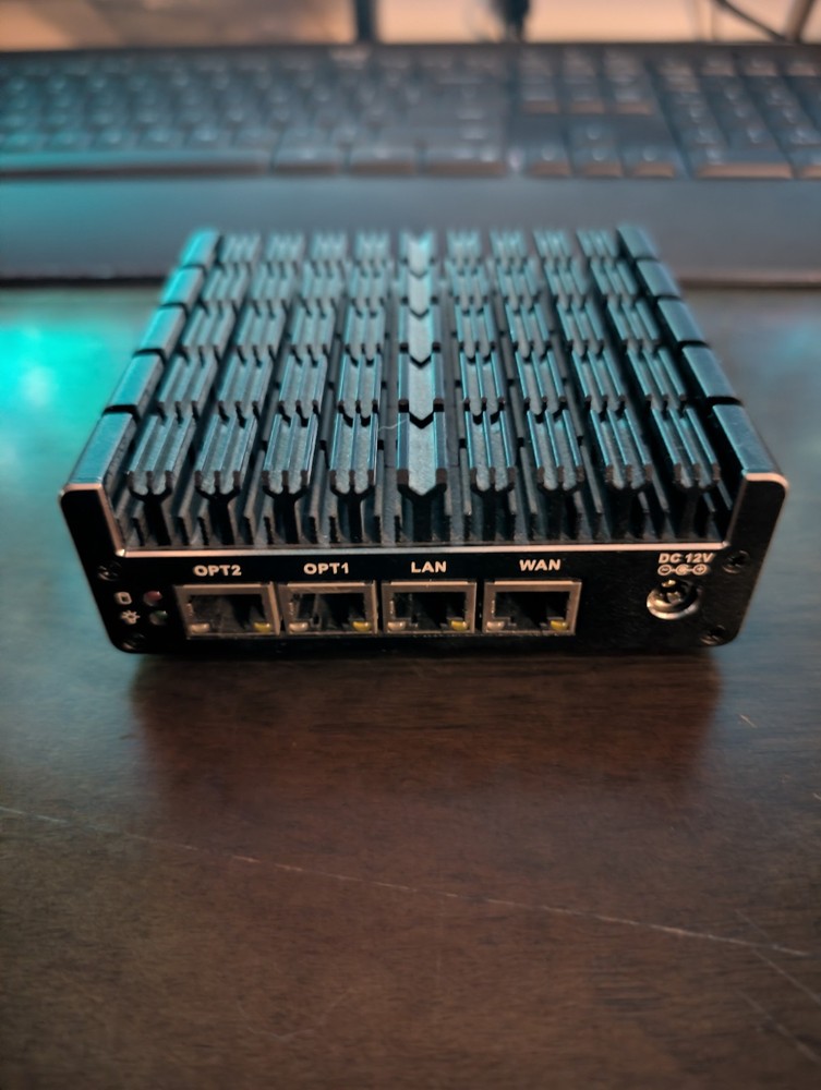 Protecli The Vault FW4C-0-4-32 Intel CPU J3710 8GB RAM 32GB Storage