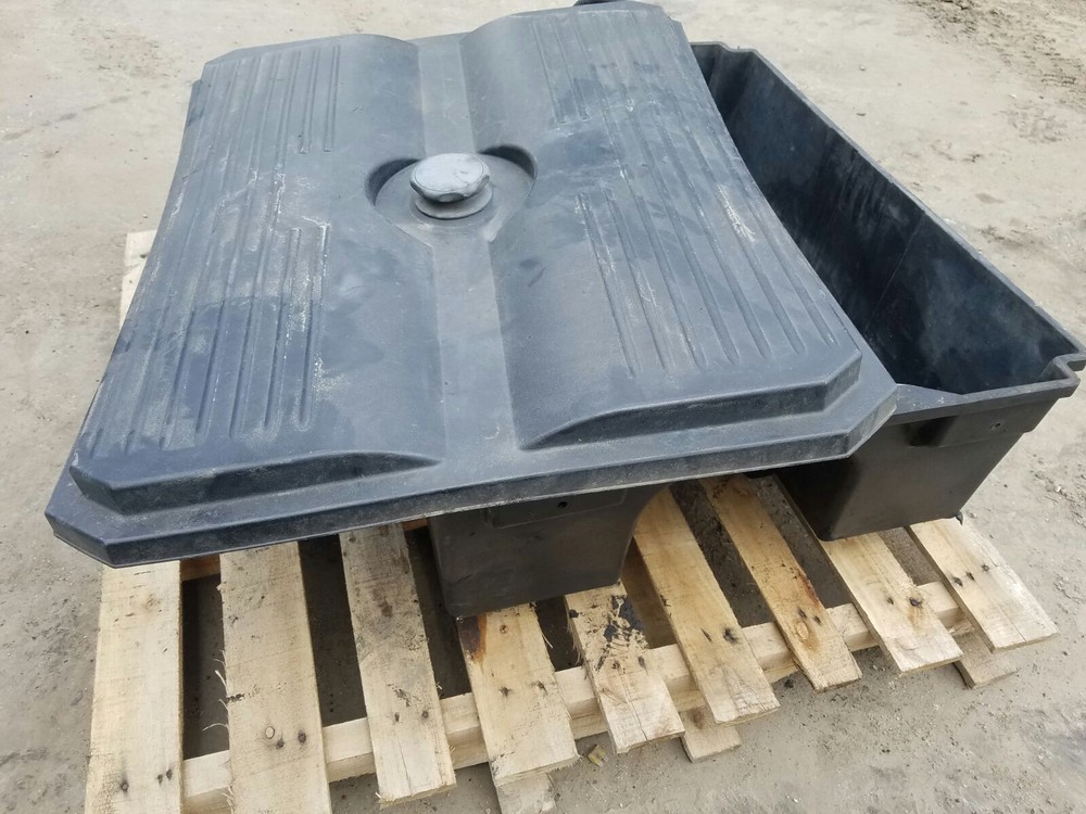 2001 FREIGHTLINER ST120 BATTERY BOX