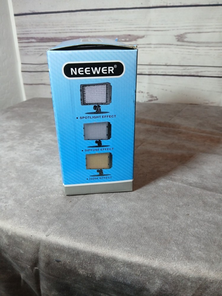 NEEWER LED CN-160 Dimmable Panel Digital DSLR Camera / Camcorder Light