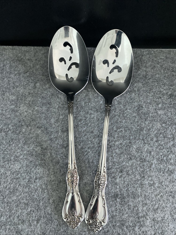 2 Oneida Distinction KENNETT SQUARE Stainless HH Pierced Serving Spoons Flatware