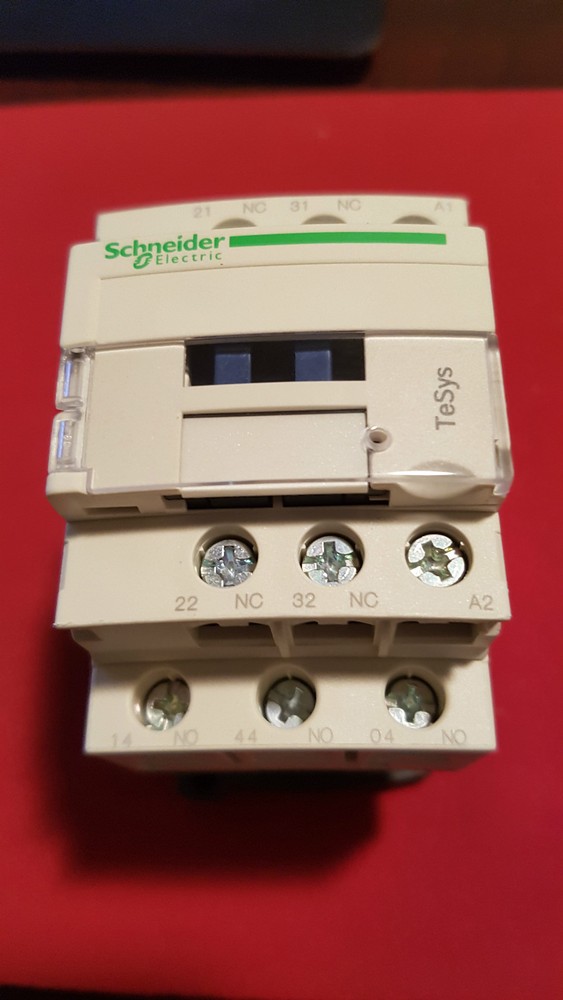 Schneider CAD32F7 Control Relay, 10 A