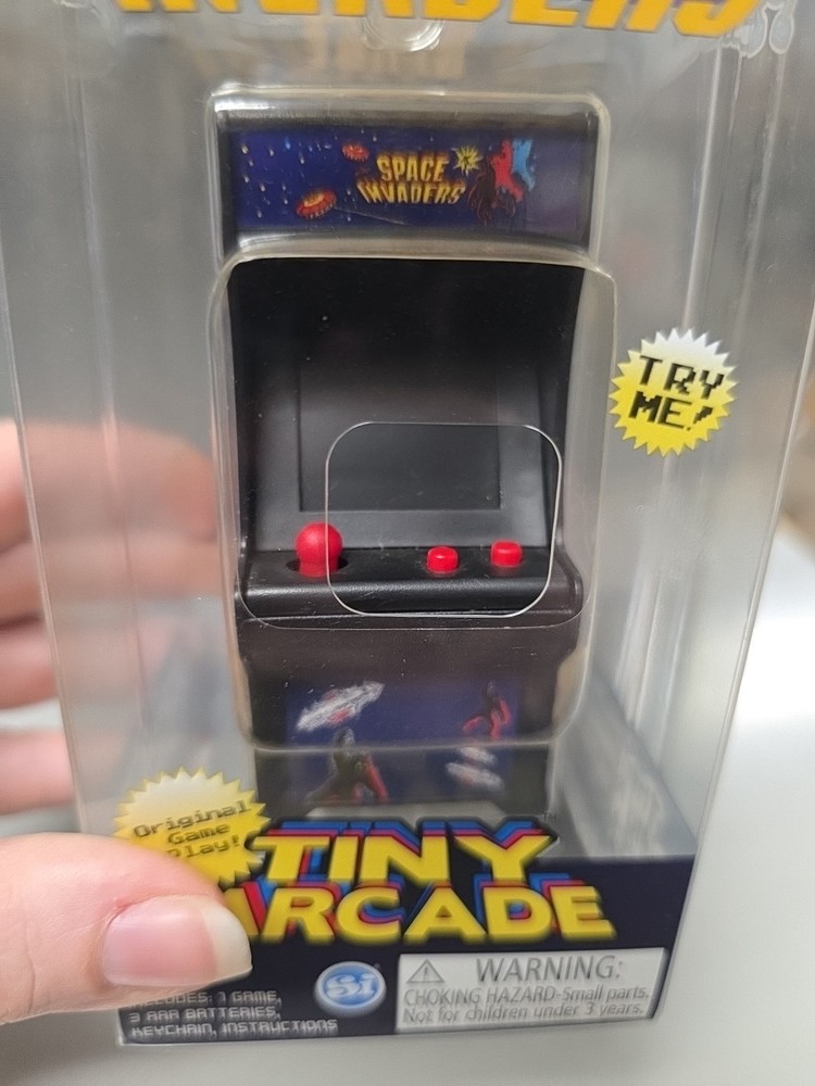 2017 Worlds Smallest Tiny Arcade Space Invaders Miniature Game WORKS