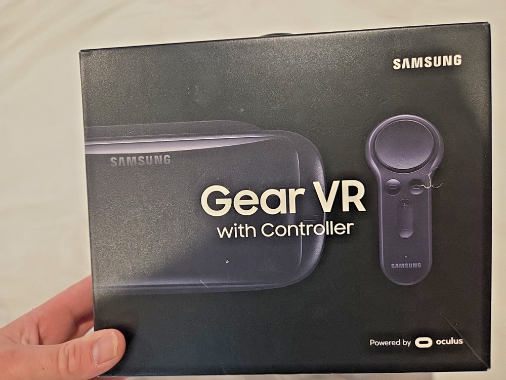 SAMSUNG Gear VR with Controller Open Box