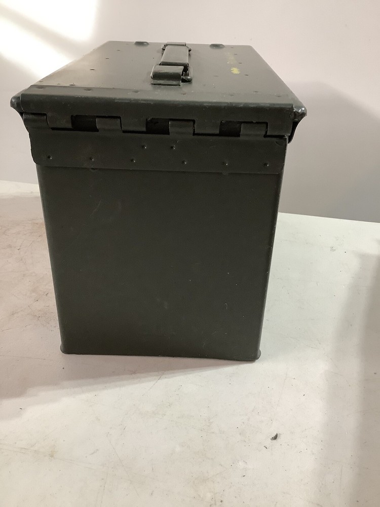 AMMO BOX . Metal. Original Military Box. Used