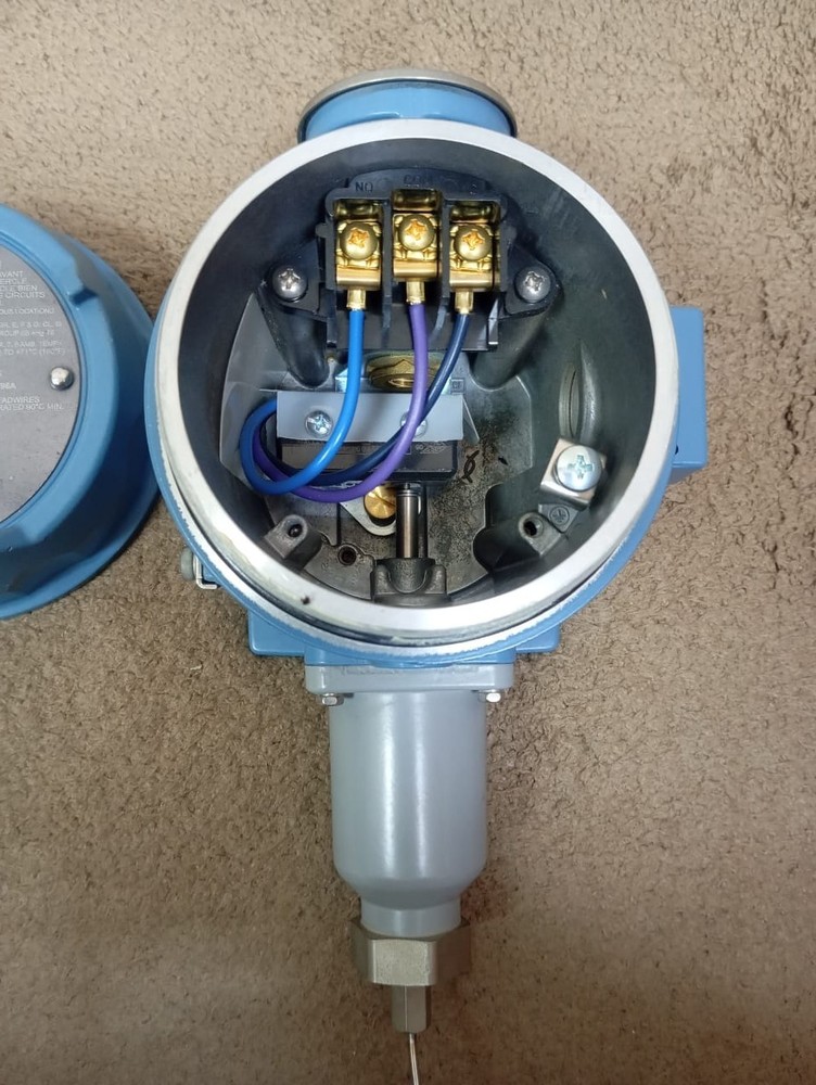 Thermon / Adjustable Control Thermostat / E7-25325