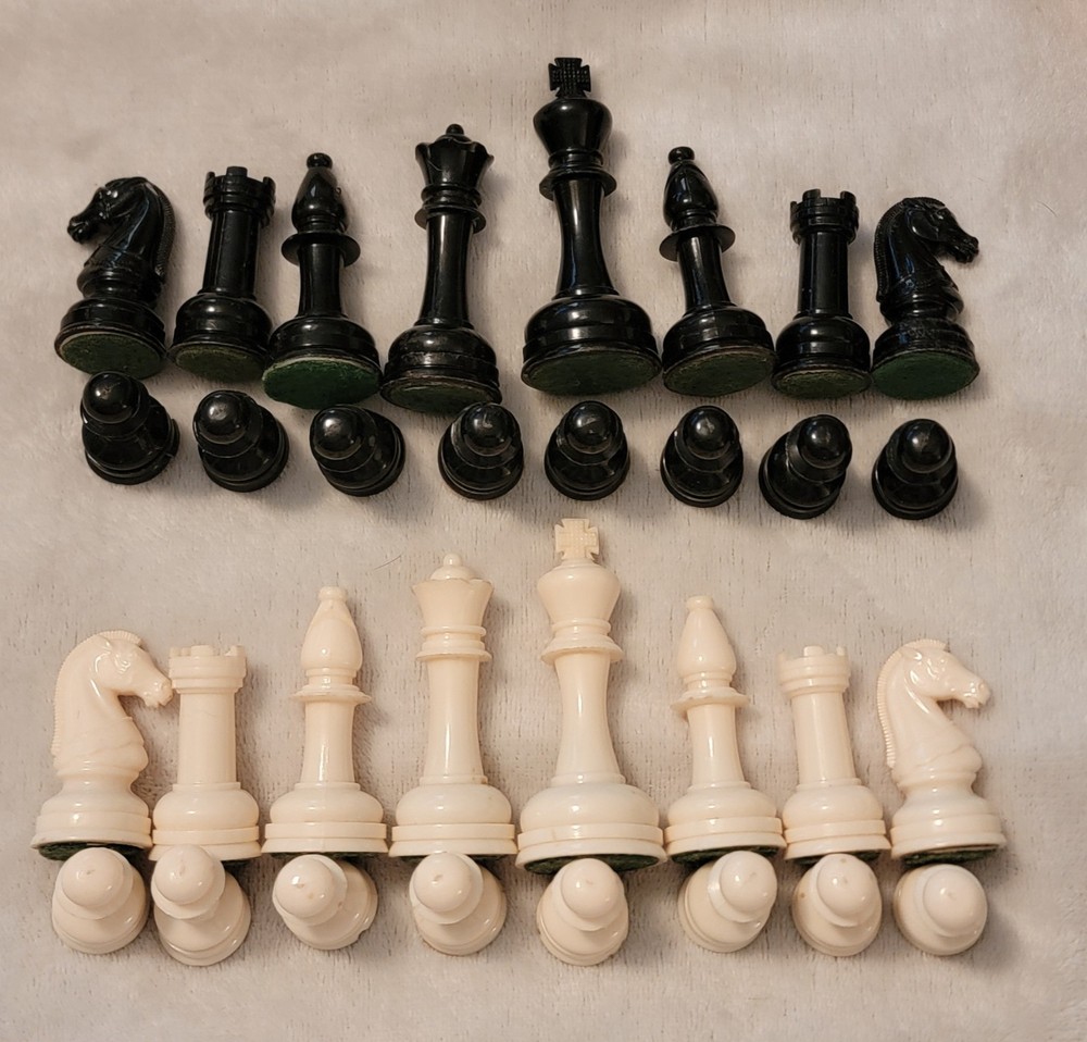 Vintage E.S. LOWE CHESS SET ONLY - Complete Set Without Board Case or Any Papers