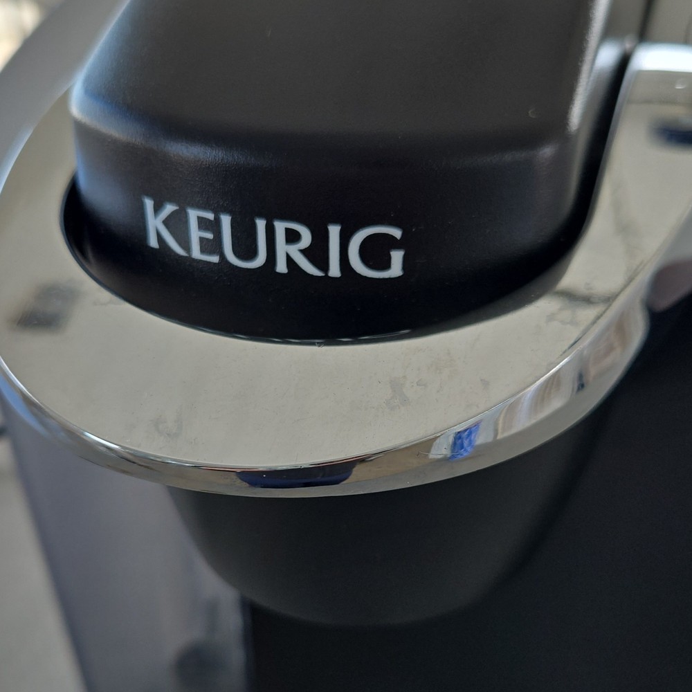 Keurig B60 Pod Coffee Machine, Removable Drip Tray, Digital Display, Black/Silv…