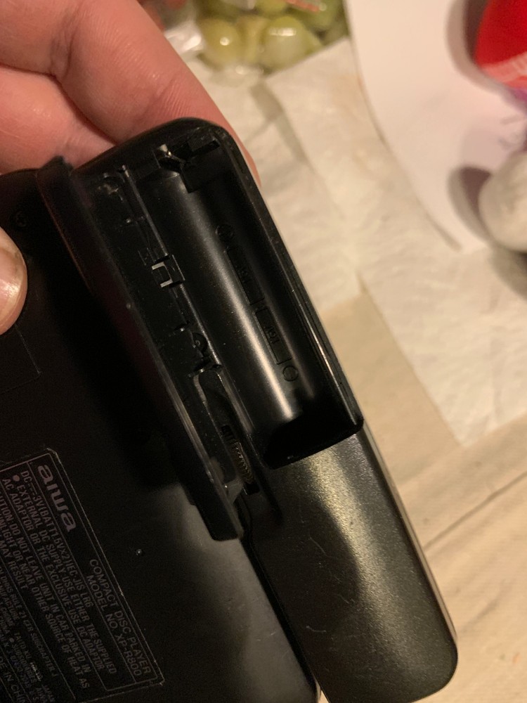 Aiwa FM-AM COMPACT DISC PLAYER XP-R800- Tested