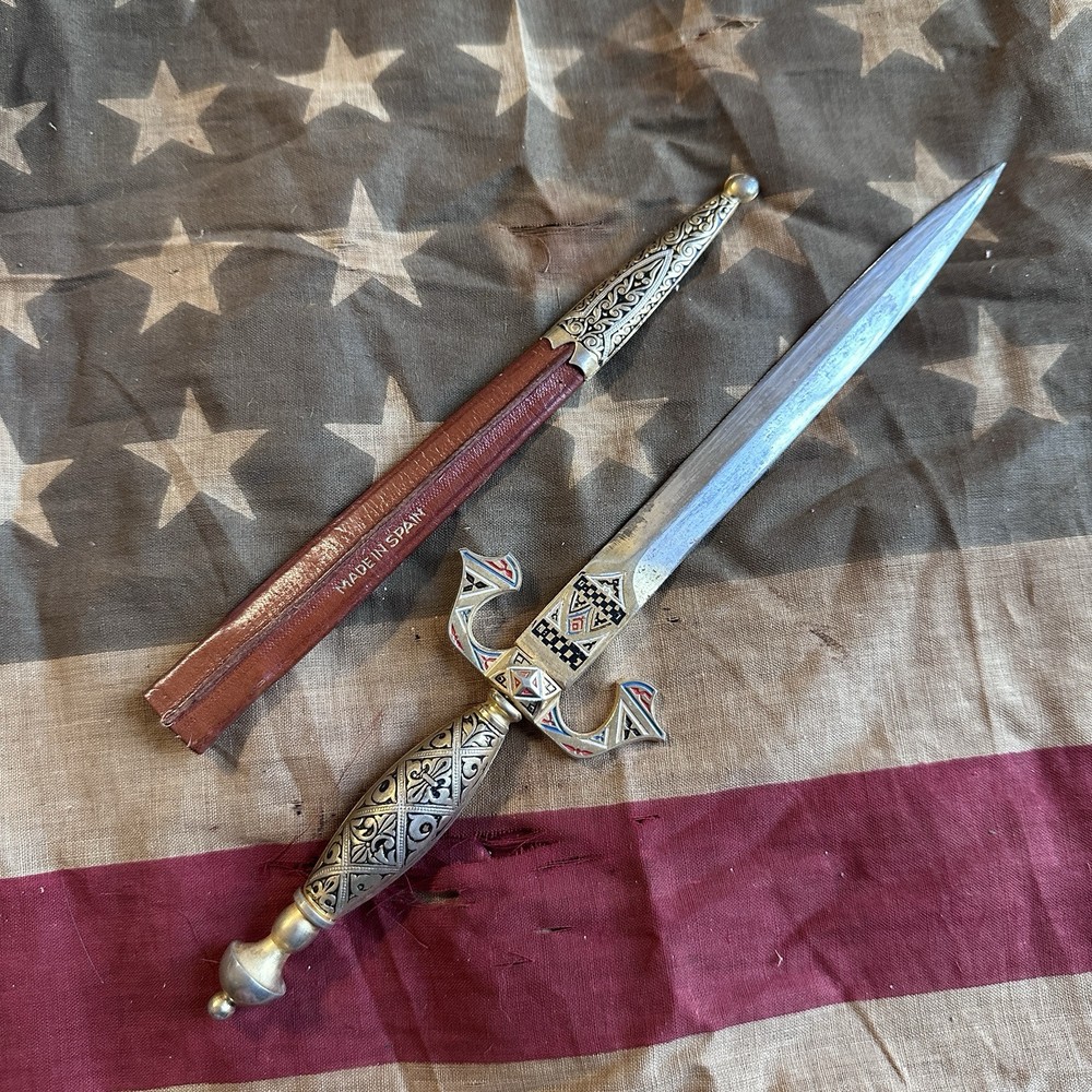 Medieval Style Dagger With Sheath